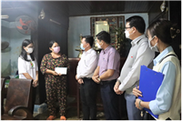 Hội khuyến học Trường ĐH Nha Trang: Thăm và tặng quà các gia đình sinh viên khó khăn do ảnh hưởng của dịch Covid -19